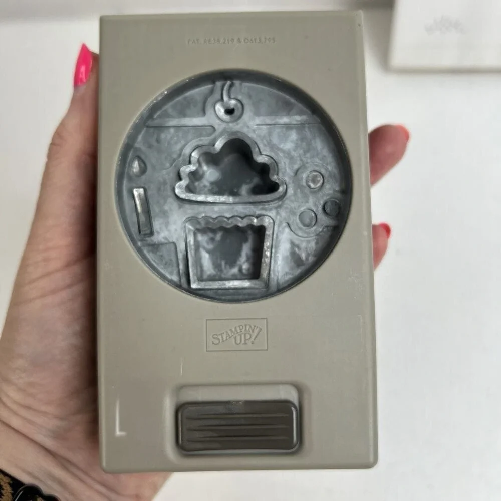 Stampin‎ Up Create A Cupcake Coordinating Punch Retired XL Party Celebrate
